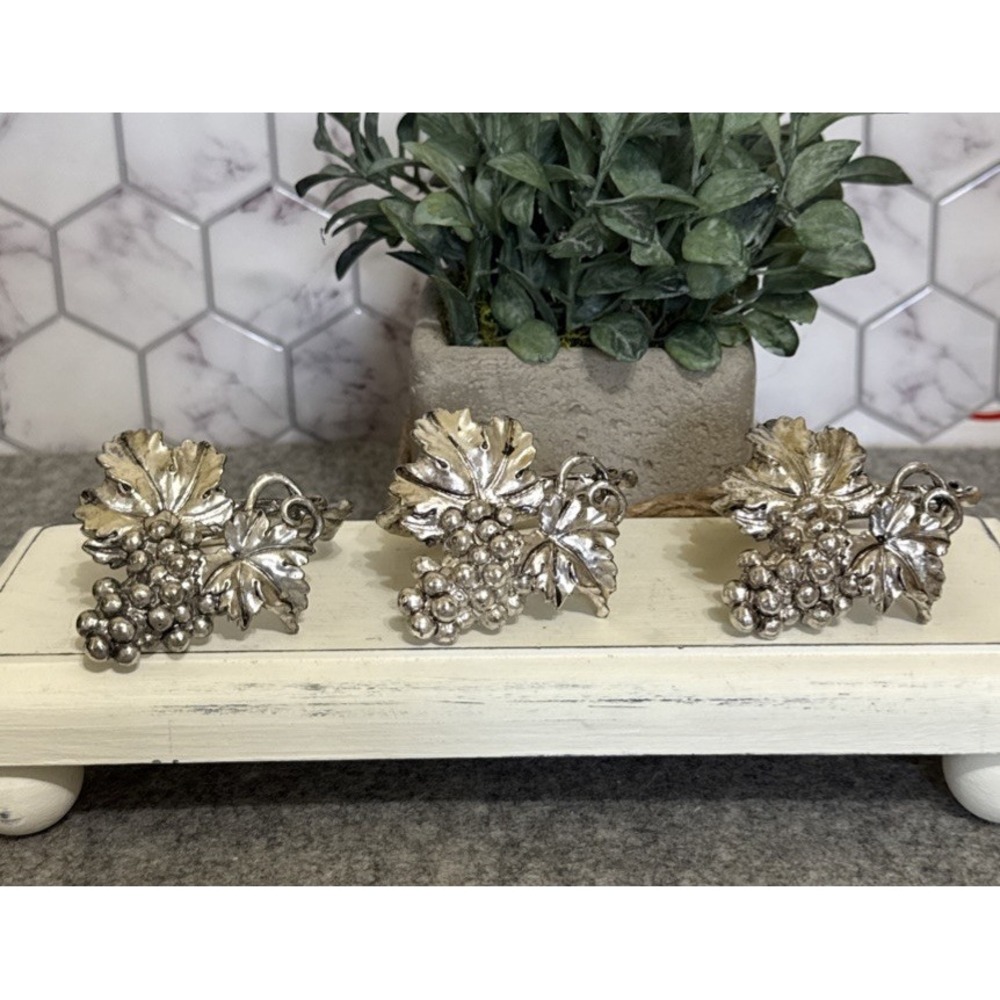 Set Of 3 Arthur Court Napkin Rings Grape Cluster w/ Leaves Silver Tone Metal